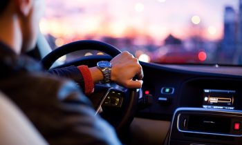 Chauffeurs de taxi, chauffeurs VLTP, chauffeurs VTC: Quelles sont les différences ?