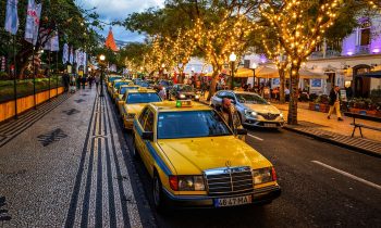 Zoom sur le lumineux taxi