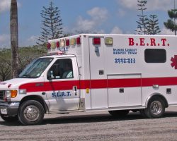 Une ambulance privée est-elle prioritaire sur la route ?