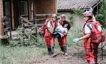 Quelles sont les responsabilités des ambulanciers lors d’une évacuation sanitaire ?