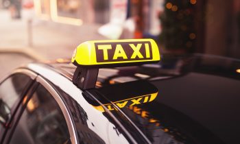 Quelles sont les erreurs courantes à éviter lors de la lecture des tarifs de taxi ?