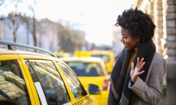 Naviguer dans une ville inconnue : Comment maximiser l’efficacité des taxis ?
