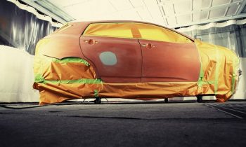 Comment bien préparer sa voiture avant un passage en salle de peinture ?