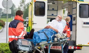 Comment fonctionne le transport hospitalier et qui en tire profit ?
