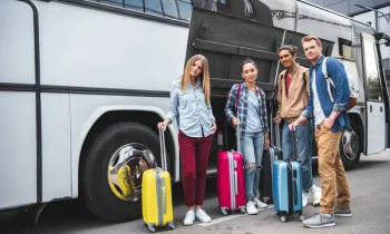 Voyagez sans stress : les avantages de choisir un service de transport touristique professionnel